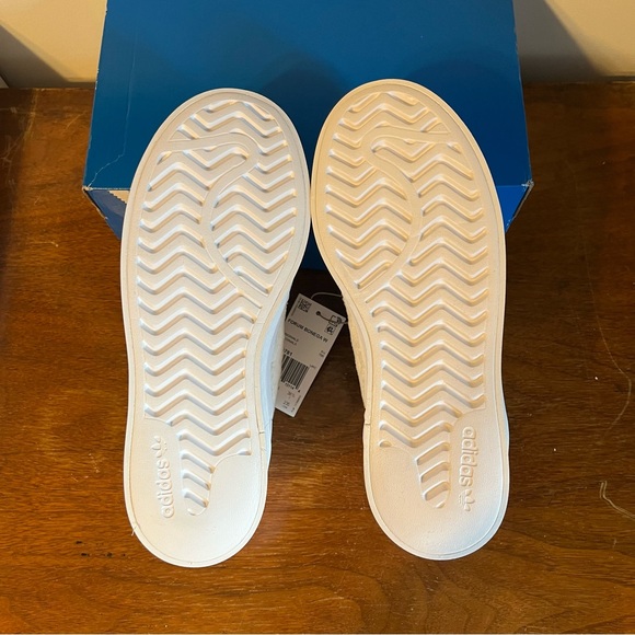 ADIDAS x HELLO KITTY Forum Bonega Shoes - Picture 10 of 16